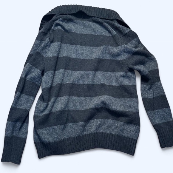 GAP Gray Cardigan Sweater Classic Knit - Picture 2 of 4